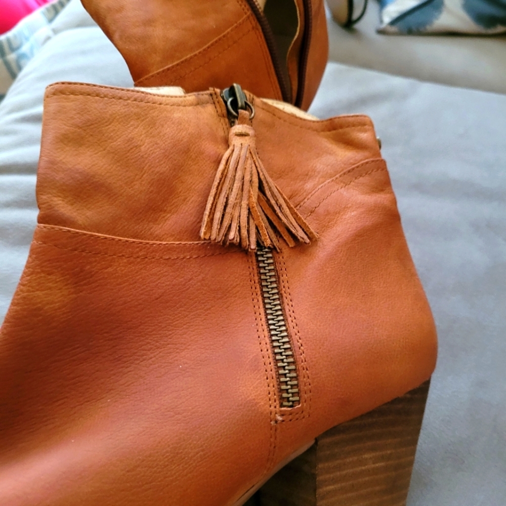 Leather ankle bootie by Nine West